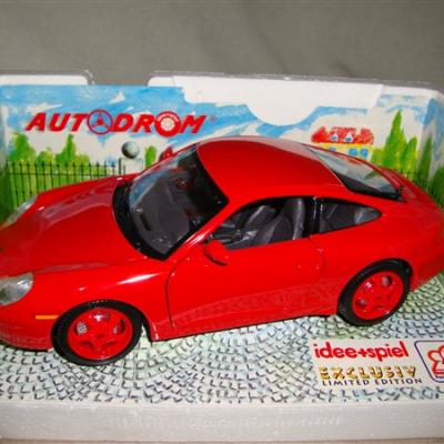 Bburago 1:18 Porsche 911 Carrera 1997 rood 