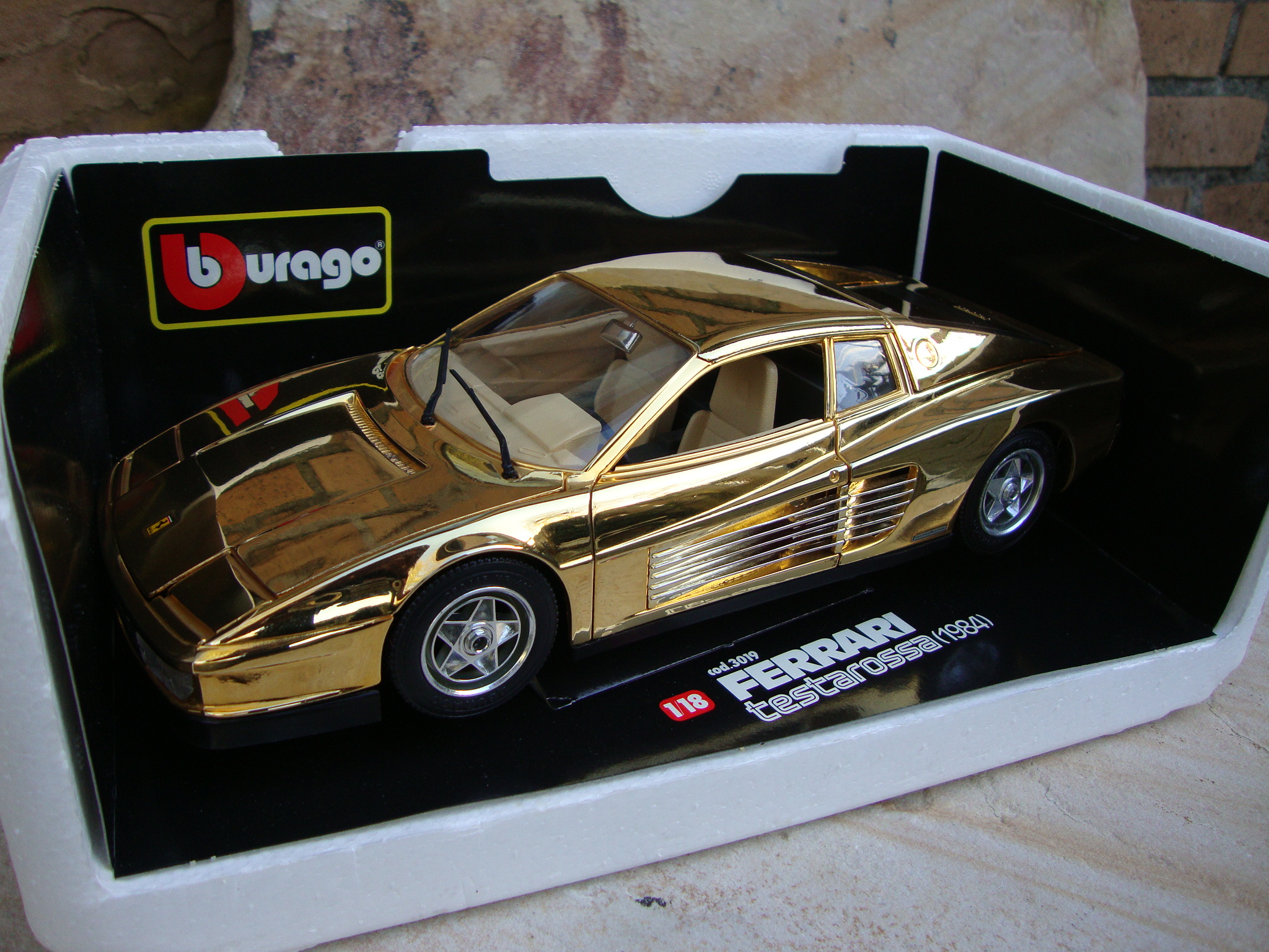 Bburago18 - Ferrari Testarossa 1984
