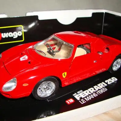 Bburago 1:18 Ferrari 250 LM rood 