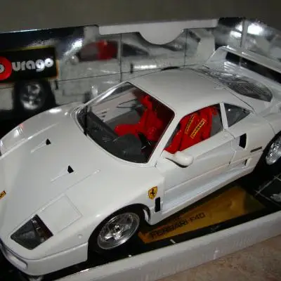 Bburago 1:18 Ferrari F40 wit