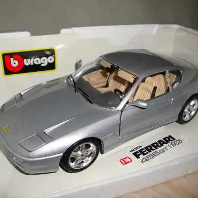 Bburago 1:18 Ferrari 456 GT zilver