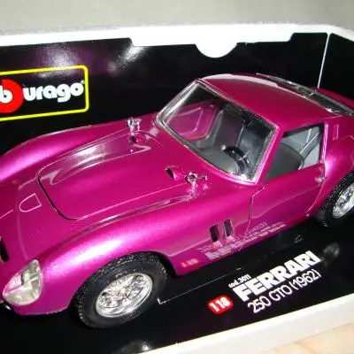 Bburago 1:18 Ferrari GTO Paars 