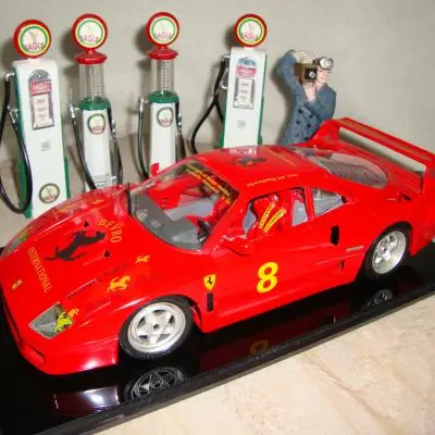 Bburago 1:18 Ferrari F40 No.8 
