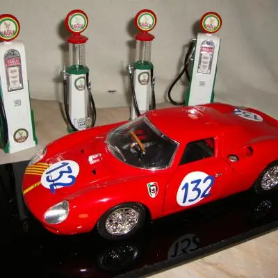 Bburago 1:18 Ferrari 250 LM 132