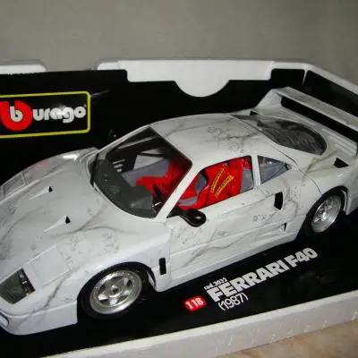 Bburago 1:18 Ferrari F40 Marmer 
