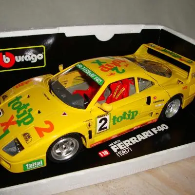 Bburago 1:18 Ferrari F40 Totip geel