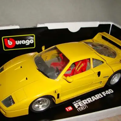 Bburago 1:18 Ferrari F40 geel