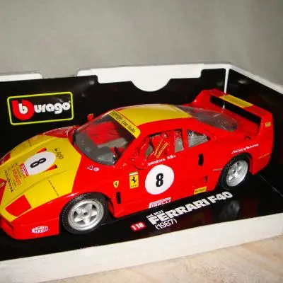Bburago 1:18 Ferrari F40 No.8